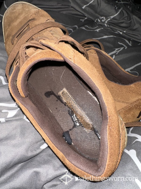 $10- Size 10 Well Worn Brown Suede Shoes