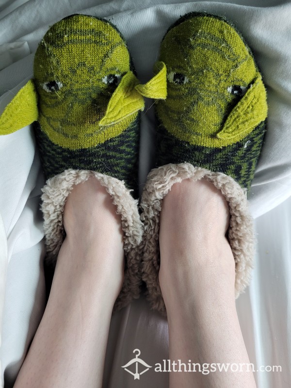 Adorable, Nerdy Star Wars Yoda Slippers