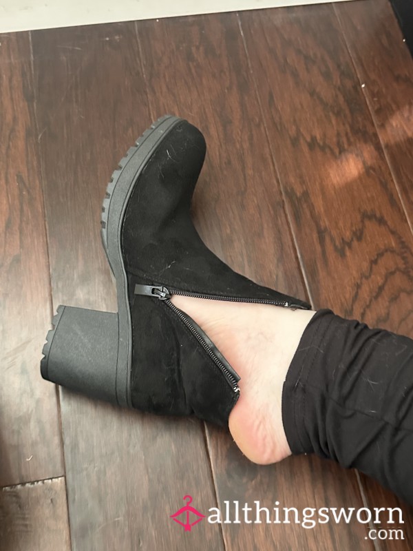 Black Zip Boots- Too Small!