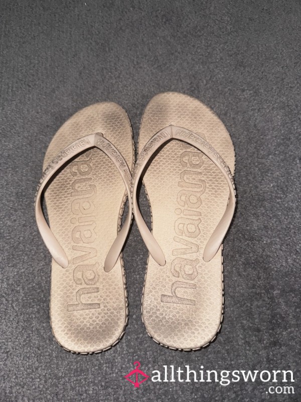 Dirty Cream Slippers Size 5