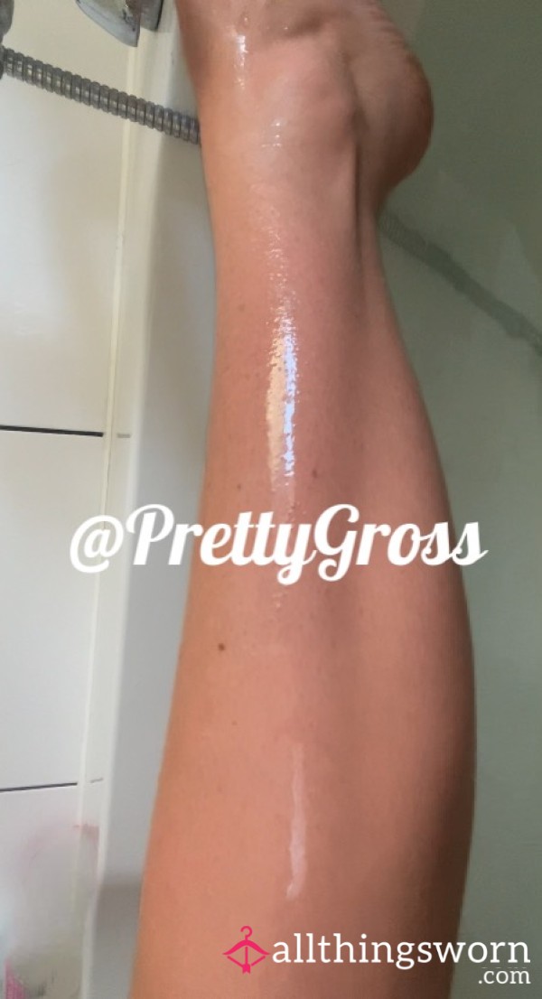 💦Exfoliating And Shaving My Silky Legs💦