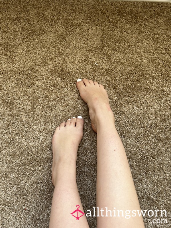 Feet Pics With White Toes 🤍