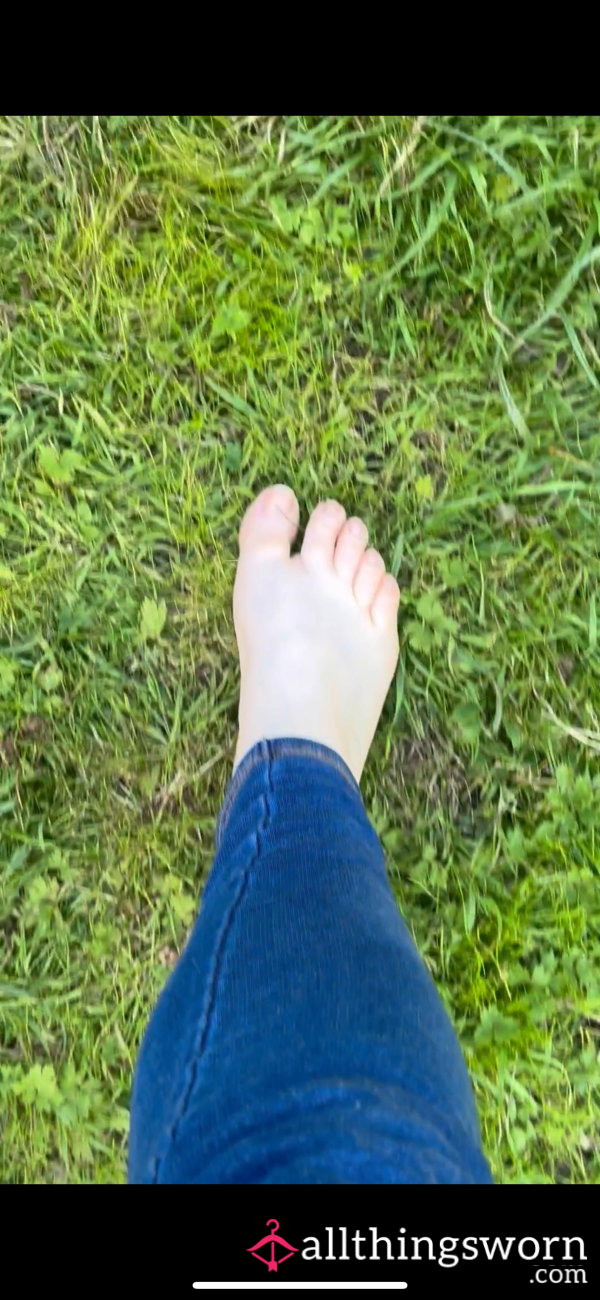 Feet Walking On Gra**, Preview Video Of Voice And Feet.