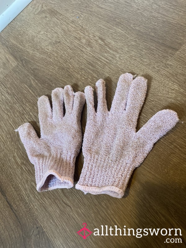 Glizzy’s Shower Gloves