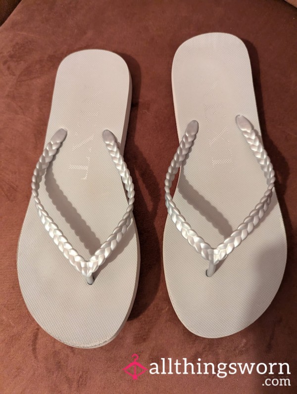 REDUCED!! ❤️ Grey Well Worn Flip Flops