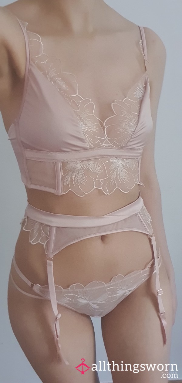 🩷 Light Pink Satin Lingerie Set 🩷