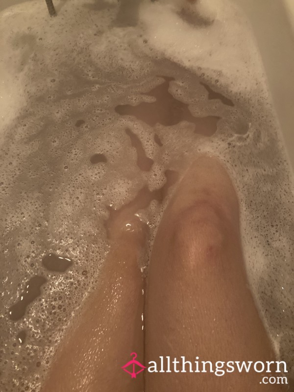 Live Ignore Session In The Bath, View Of My Feet