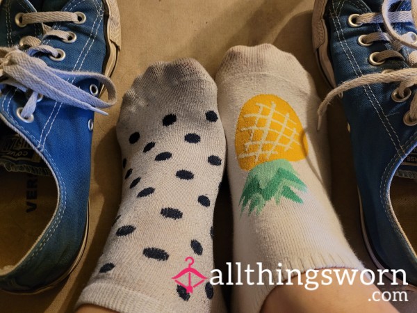 Mismatched 5 Day Socks. Potent Smell!!