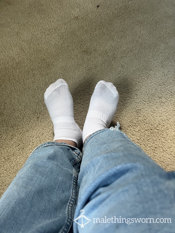 Plain Old Smelly White Ankle Sox