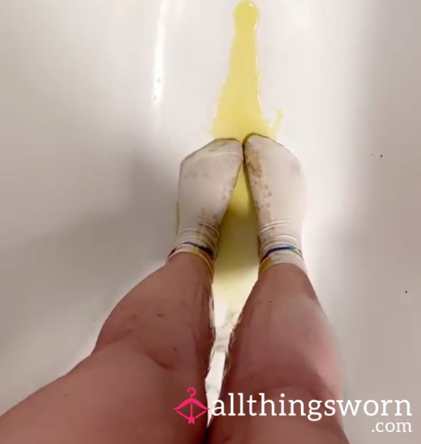 📼 Pre-Made Video 📼 Soaking My White Socks In P.ee & Splashing 🍋