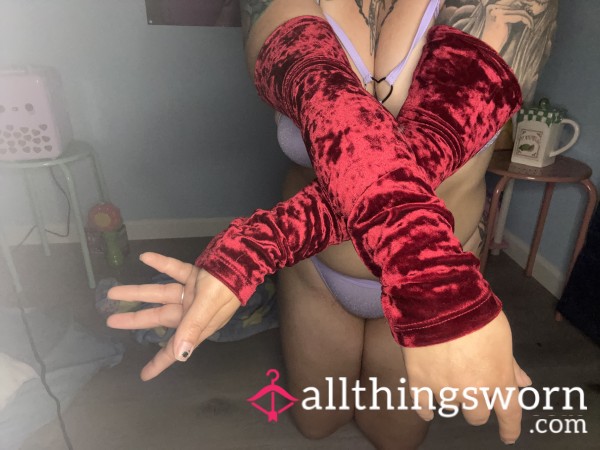 Red Velvet Sleeves