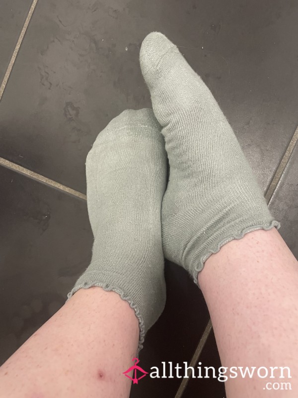 Sage Green Scallop Frill Socks