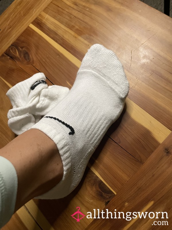 Small White Nike Ankle Socks