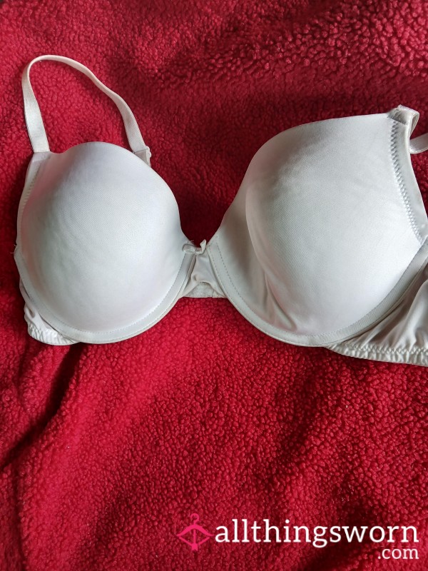 Smells Like Beauty Sex And Summerrr. Get My Bra Now Dm Me For An Order , Ships Out Today!