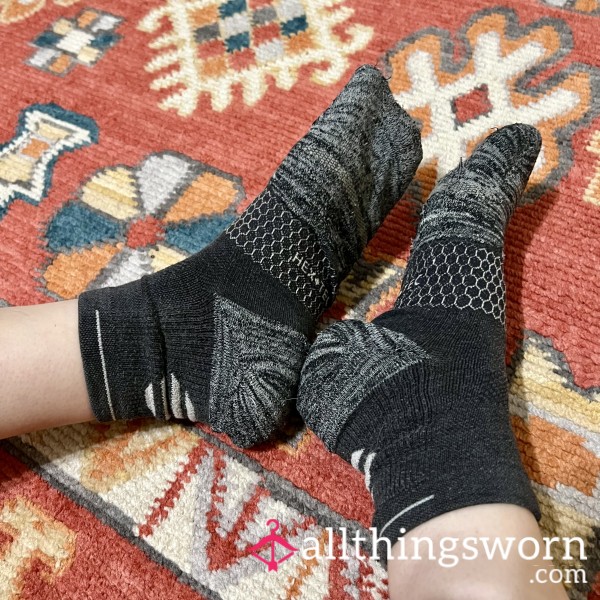 Stretched Out Gray Bombas Ankle Socks