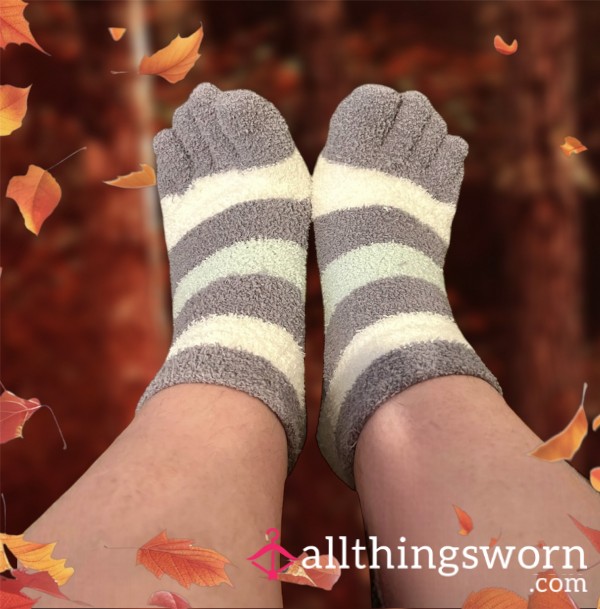 👣 Stripe Fleece Toe Separating Socks Worn By A BBW With UK 11/US 13 Feet 👣