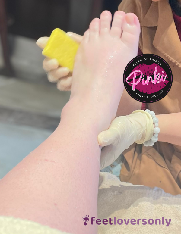 Super Clean Pale Feet 🦶🏻Getting Scrubbed 🧽During Pedicure