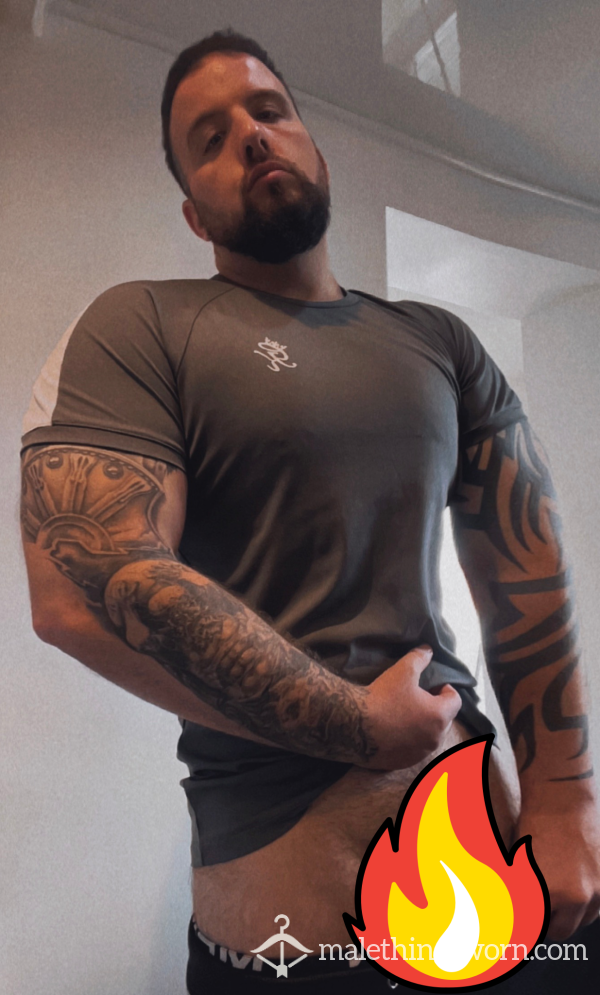 Used Gym T-shirt Grey, Available For Extra Wear