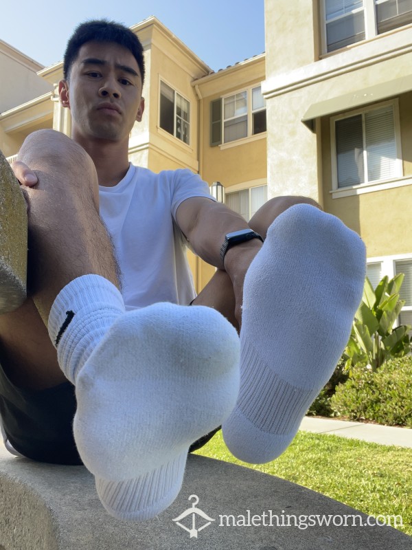 Used Nike Socks (white)