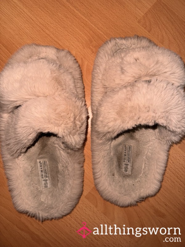 User Fluffy Slippers