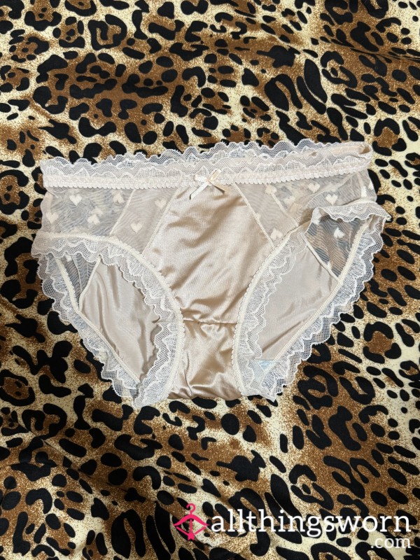 BEIGE VINTAGE STYLE SATIN PANTIES!