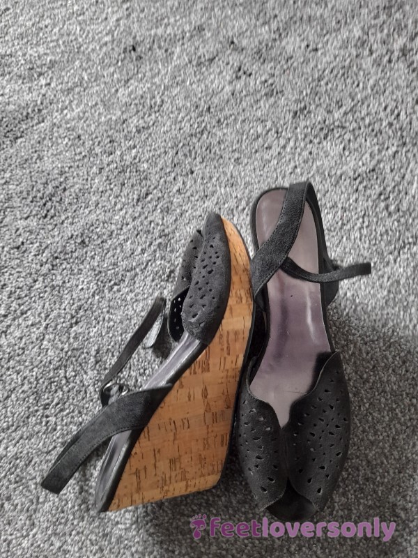 Wedge Flat Suede Black . Used For These Walking In Barcelona Hot And Very Smelly Do You Want To Smell These?