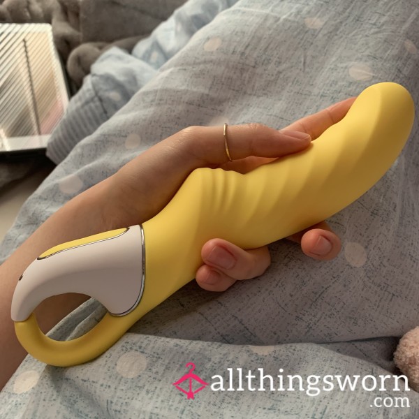 Well-loved Vibrating Di**o Toy