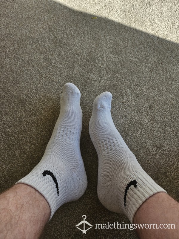 White Nike Crew Socks